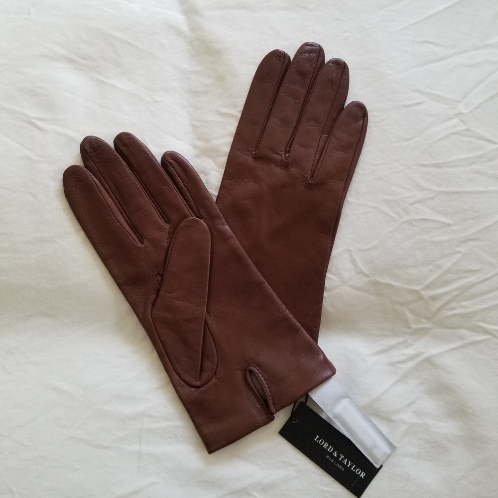 Brown Leather Full-Fingered Gloves with Classic Design